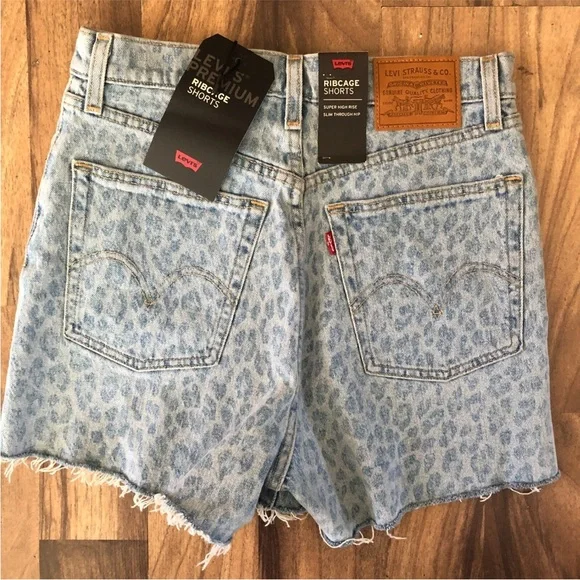 Levis Premium Ribcage Short Size 29 Super High Rise Button Fly Cut-Offs Wildcat
